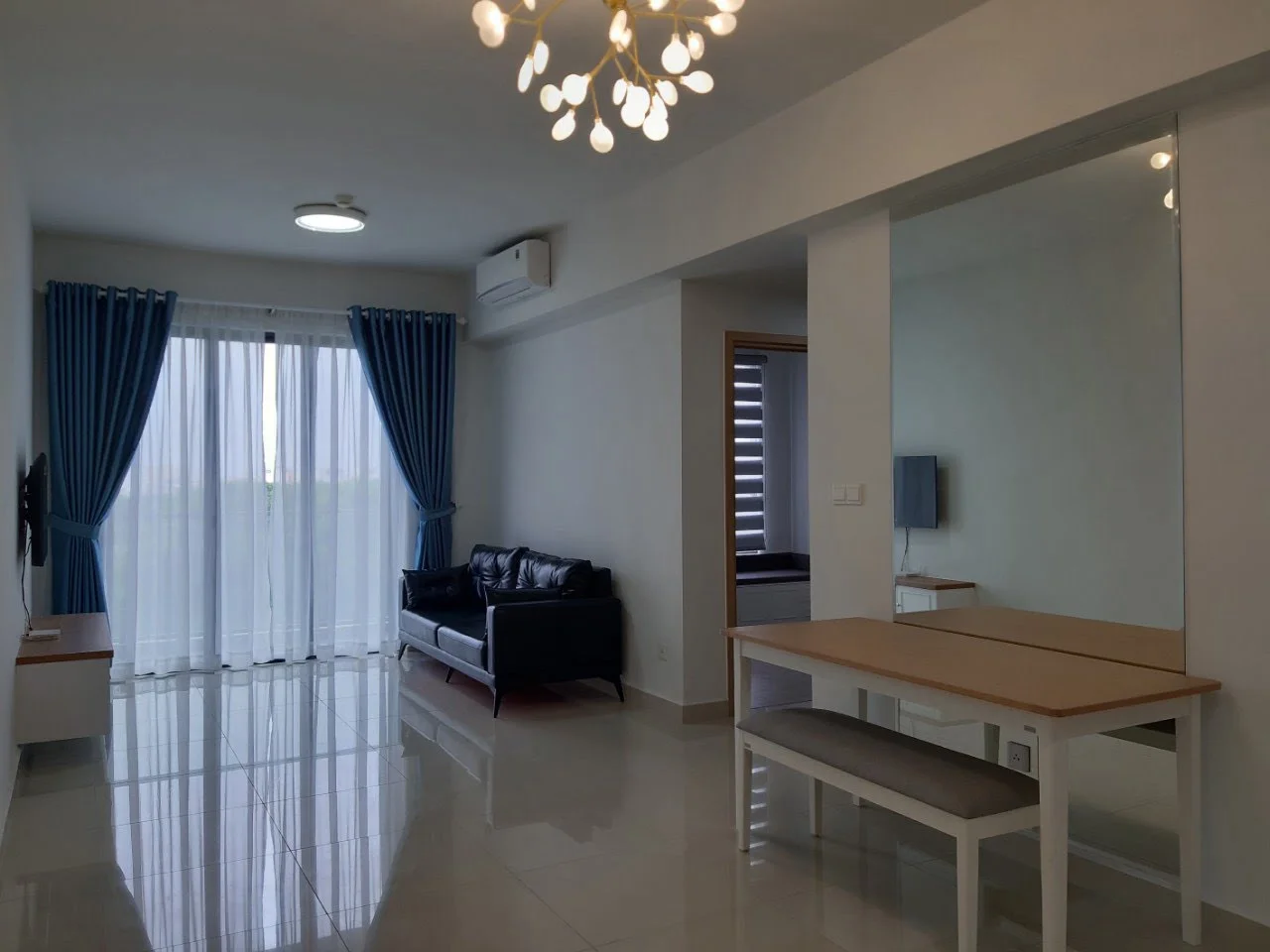 Ph&ograve;n kh&aacute;ch căn bộ 84m2 2 ph&ograve;ng ngủ 2 vệ sinh đầy đủ nội thất